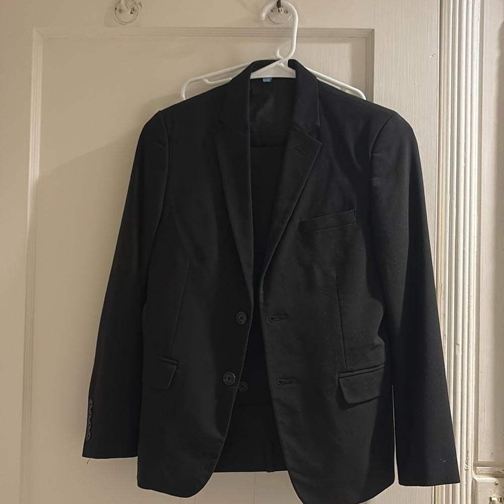 Boys suit Calvin Klein, gently used